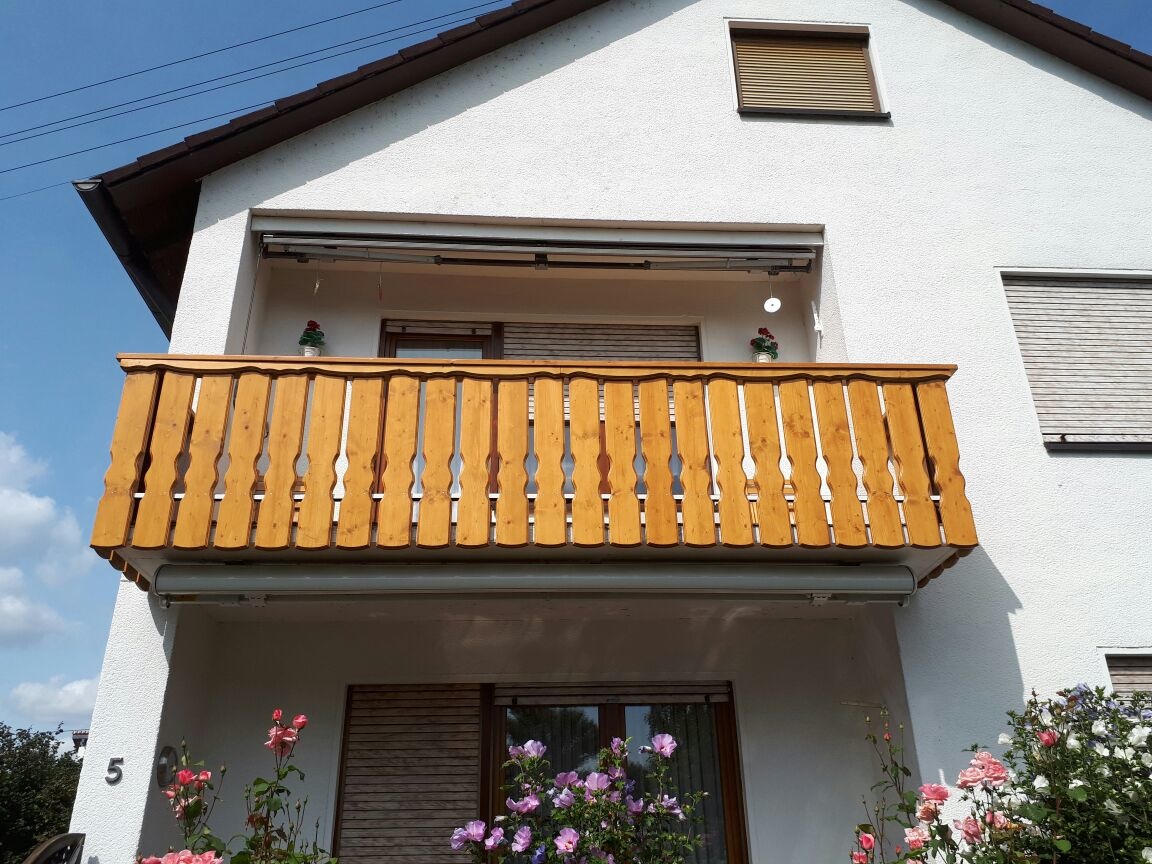 Balkon aus Holz